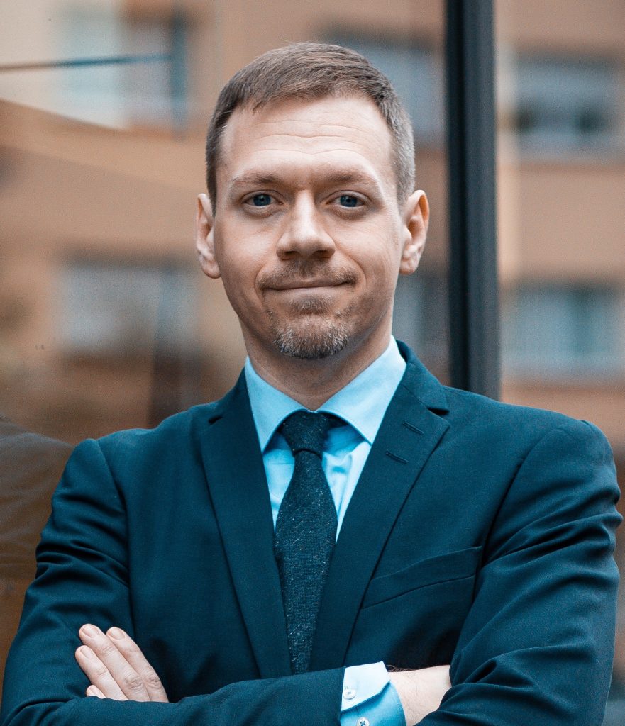 Björn-Ole Kamm in blue suit